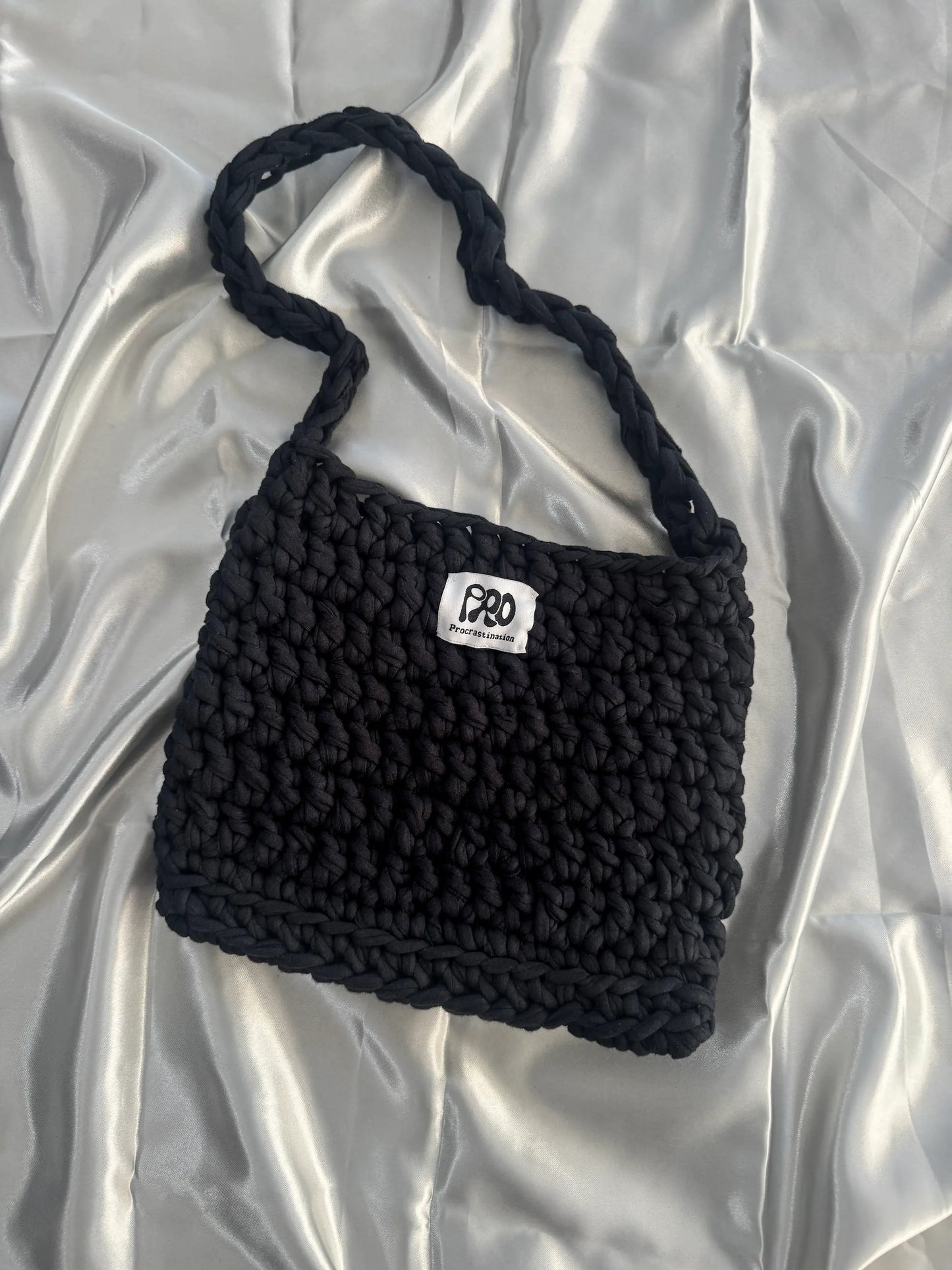 Crochet crossbody bag - black
