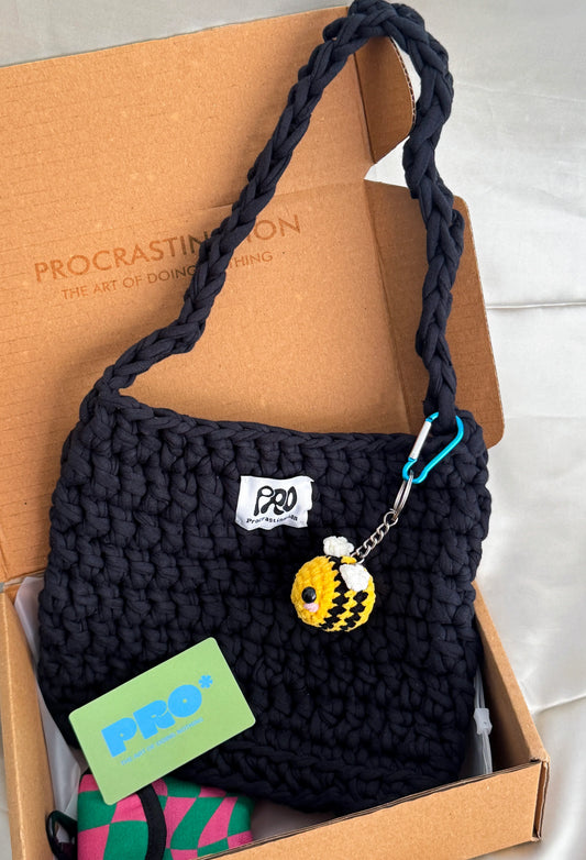 Crochet crossbody bag - black